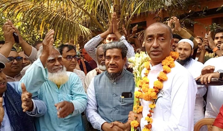 জয়ের পর সৌজন্য সাক্ষাৎ, ঝিনাইদহে ভিন্ন রাজনীতি