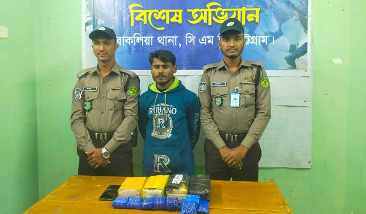 চট্টগ্রামে বাসে লুকানো ৪০ হাজার ইয়াবা উদ্ধার