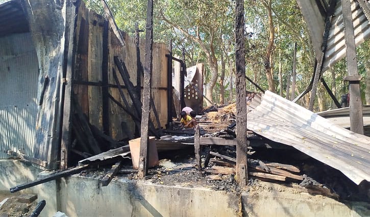 নড়াইল-২: বিএনপি নেতার বাড়িতে অগ্নিসংযোগ