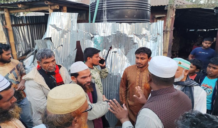 নাটোরে ভাঙচুরের শিকার ১১ পরিবার, মেরামতের আশ্বাস