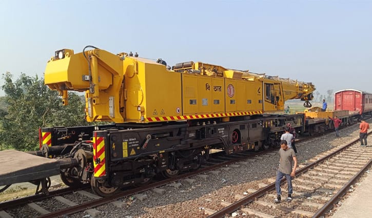 চাঁপাইনবাবগঞ্জে তেলবাহী ট্রেন লাইনচ্যুত