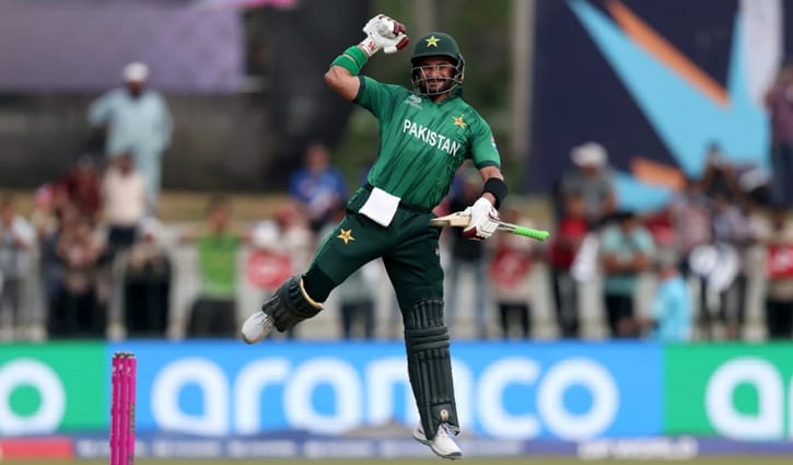 বড় জয়ে সুপার এইটে পাকিস্তান