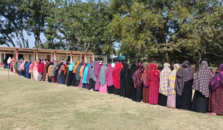 নারী ভোটারে সরব রাজশাহী, এগোচ্ছে ভোটের হার
