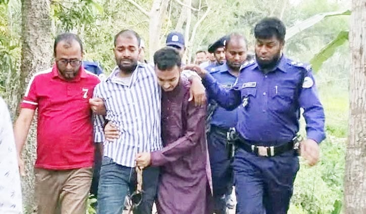 প্যারোলে মুক্তি পেয়ে বাবার জানাজায় ছাত্রলীগ নেতা