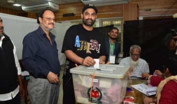 জীবনের প্রথম ভোট দিয়ে অনেক ভালো লাগছে: তামিম ইকবাল