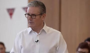 পদত্যাগ করবেন না ব্রিটিশ প্রধানমন্ত্রী 