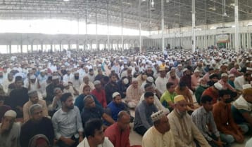 রমজানের প্রথম জুমায় বায়তুল মোকাররমে মুসল্লির ঢল