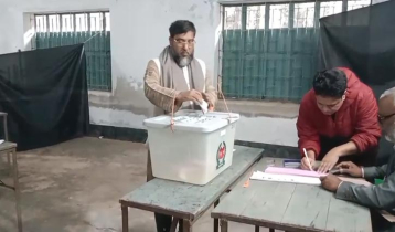 ঝালকাঠির প্রতিটি কেন্দ্রে ভোটারদের ভিড়