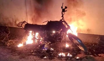 বরগুনায় ছাত্রদল নেতার মোটরসাইকেলে আগুন 