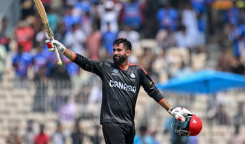 বিশ্বকাপে সেঞ্চুরি হাঁকিয়ে ইতিহাস গড়লেন কিশোর যুবরাজ