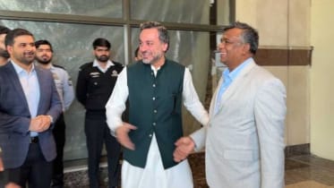 আমিনুল হঠাৎ পাকিস্তানে