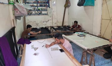 সুই-সুতায় টিকে থাকার লড়াই 