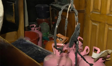 পুরান ঢাকায় এসি মেরামতের সিলিন্ডার বিস্ফোরণ, দগ্ধ ৩