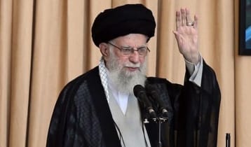 ইরানের রাজনীতিতে যেভাবে উত্থান হয়েছিলো খামেনির