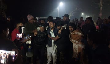 লালমনিরহাটে স্বতন্ত্র প্রার্থীর গাড়িবহরে হামলা, মহাসড়ক অবরোধ