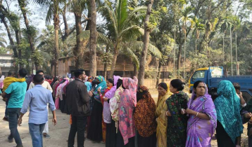 ফেনীতে ভোটের দীর্ঘ লাইনে মানুষের উচ্ছ্বাস