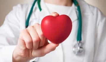 ভালোবাসা স্বাস্থ্যের কতটা উপকারী জানেন? ভালোবাসা স্বাস্থ্যের কতটা উপকারী জানেন?