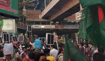 শাহবাগ মোড়ে জুলাই ঐক্যের নেতাকর্মীদের বিক্ষোভ