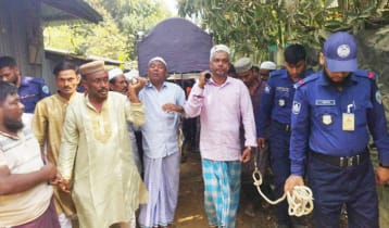 রামুতে হাতকড়া পরে মায়ের জানাজায় দুই ভাই