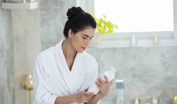 শ্যাম্পুর দোষ নাকি ভিটামিনের অভাবে চুল পড়ছে?