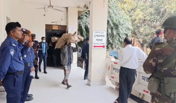 টাঙ্গাইলে নির্বাচনি সামগ্রী বিতরণ