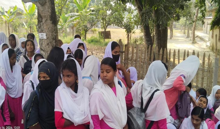 তানোরে স্কুলের প্রবেশপথে বেড়া দেওয়ার অভিযোগ