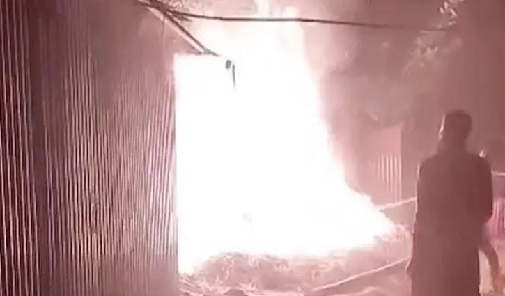 সিরাজগঞ্জে জামায়াত নেতার বাড়িতে অগ্নিসংযোগের অভিযোগ