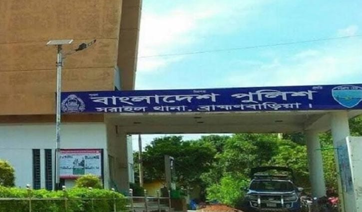 শহীদ মিনারে শ্রদ্ধা নিবেদনে রুমিন ফারহানাকে বাধা, ১৫০ জনের বিরুদ্ধে মামলা