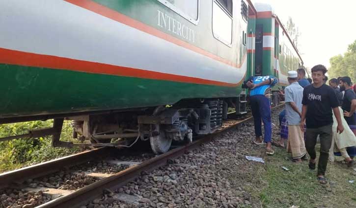 কুমিল্লায় ট্রেন লাইনচ্যুত, ঢাকাগামী ট্রেন চলাচল বন্ধ