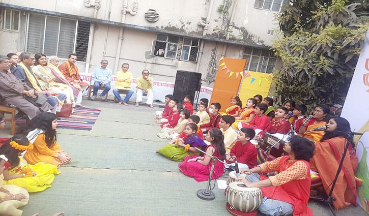 বর্ণিল আয়োজনে তক্ষশিলা বিদ্যালয়ে বসন্ত বরণ