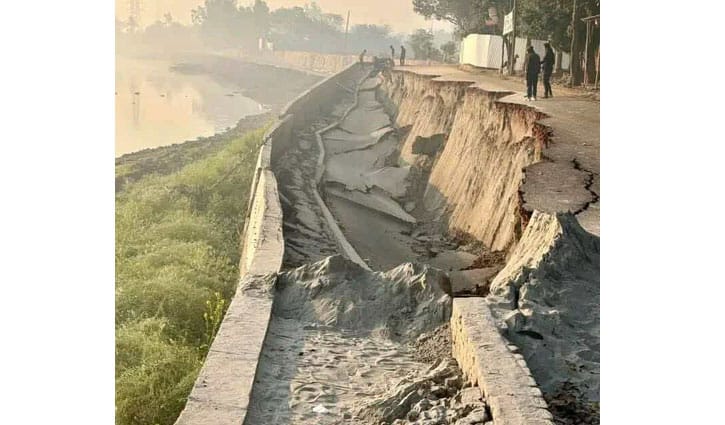 গাজীপুরে সড়ক নির্মাণে অনিয়ম, উদ্বোধনের আগেই গেল ভেঙে 
