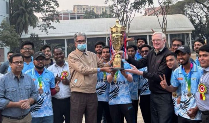 এনডিইউবি ক্রিকেটের চ্যাম্পিয়ন ইংলিশ