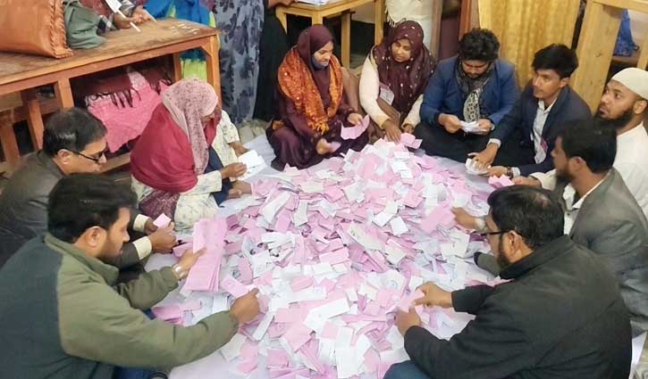 ঠাকুরগাঁওয়ে উৎসবমুখর পরিবেশে ভোটগ্রহণ, চলছে গণনা