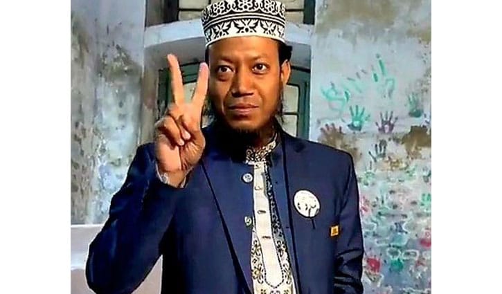 অনেক দিন পর ভোট দিয়ে ঈদের মতো আনন্দ লাগছে: আমির হামজা