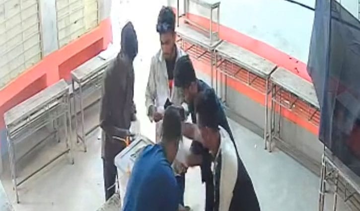 ভালুকায় বুথে সিল মারার ভিডিও ভাইরাল, আসলেই কী ঘটেছিল