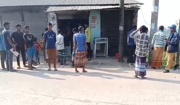 বিএনপির নির্বাচনি অফিসের সামনে ককটেলসদৃশ বস্তু