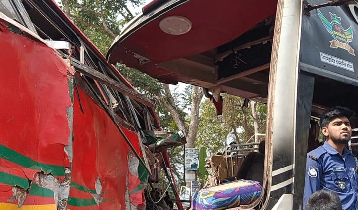মাদারীপুরে দুই বাসের মুখোমুখি সংঘর্ষে নিহত ২, আহত ২০