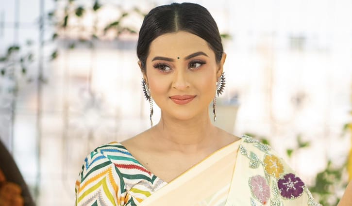 ‘আমি বিবাহিত ডিভোর্সড নই’, অন্তঃসত্ত্বা হওয়ার গুঞ্জনে বুবলী