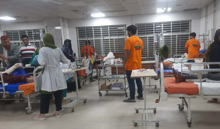 টঙ্গীতে বিএনপি অফিসের সামনে রাখা গ্যাস বেলুন বিস্ফোরণ, দগ্ধ ২১