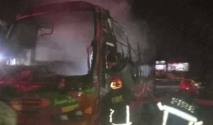 দাউ দাউ করে জ্বলছিল তিনটি ‘জৈনপুরী বাস’