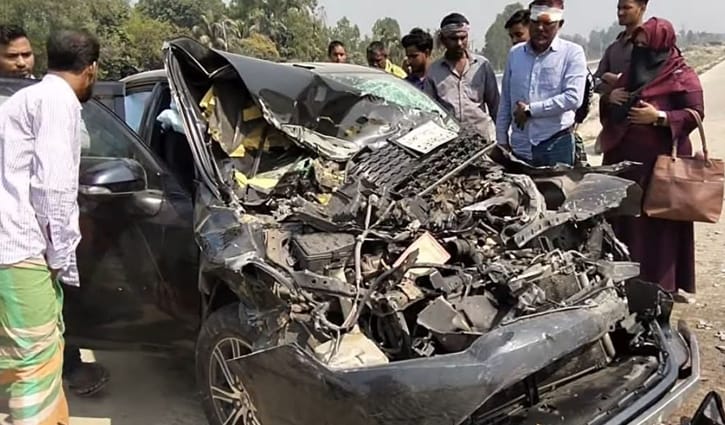 টাঙ্গাইলে প্রাইভেটকার-ভ্যান সংঘর্ষে নিহত ১