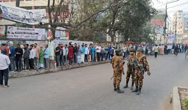 সকালেই চট্টগ্রামে ভোটারদের দীর্ঘ লাইন