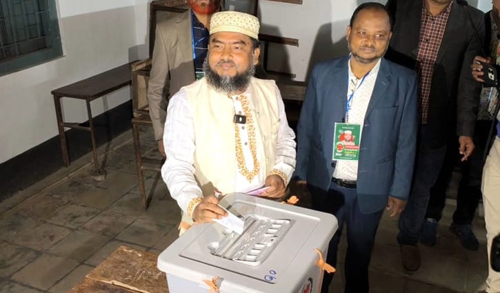 ঠাকুরগাঁওয়ে ভোট দিলেন মির্জা ফখরুলের প্রতিদ্বন্দ্বী দেলাওয়ার