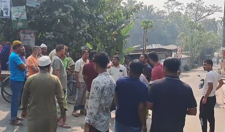 গোপালগঞ্জে বাসচাপায় নারী নিহত, ঢাকা-খুলনা মহাসড়ক অবরোধ