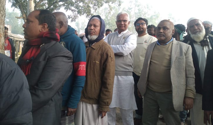 ভোট দিলেন ডা. জাহিদ 