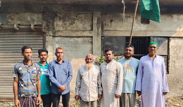 নড়াইলে আওয়ামী লীগ কার্যালয়ে জাতীয় পতাকা উত্তোলন