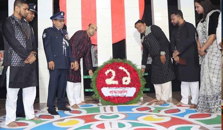 গোপালগঞ্জে শহীদ মিনারে সর্বস্তরের মানুষের শ্রদ্ধা