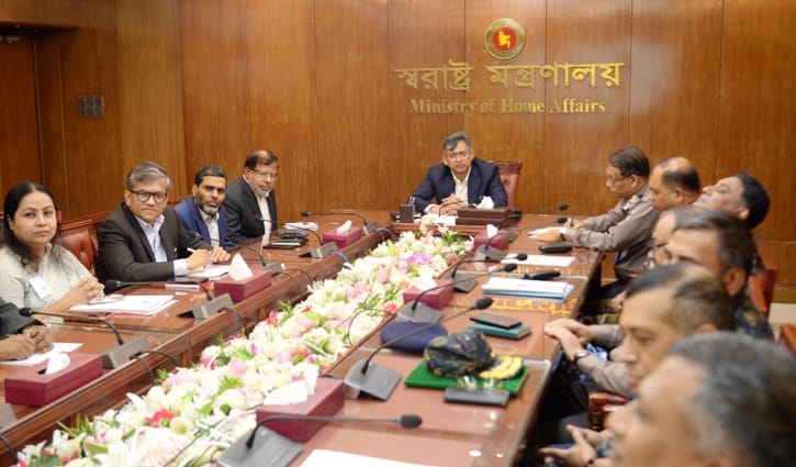 পুলিশের কাজে বাধা দিলে ছাড় নেই, হুঁশিয়ারি স্বরাষ্ট্রমন্ত্রীর