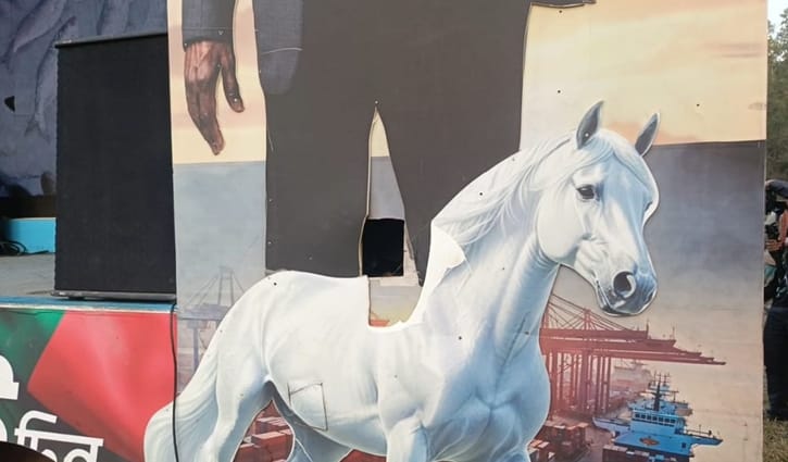 বাগেরহাটে স্বতন্ত্র প্রার্থীর ডিজিটাল প্রচার গাড়ি ভাঙচুরের অভিযোগ