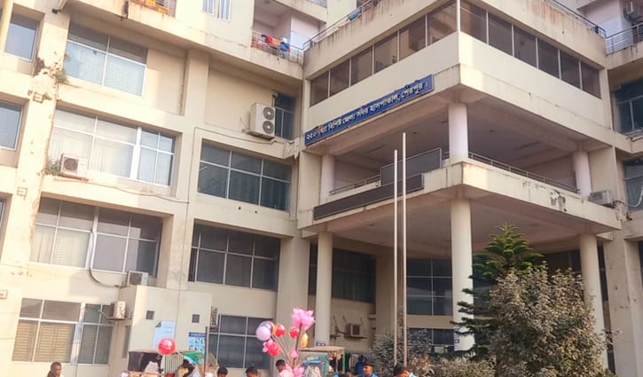 শেরপুরে সড়ক দুর্ঘটনায় সহকারী প্রিসাইডিং কর্মকর্তাসহ নিহত ২